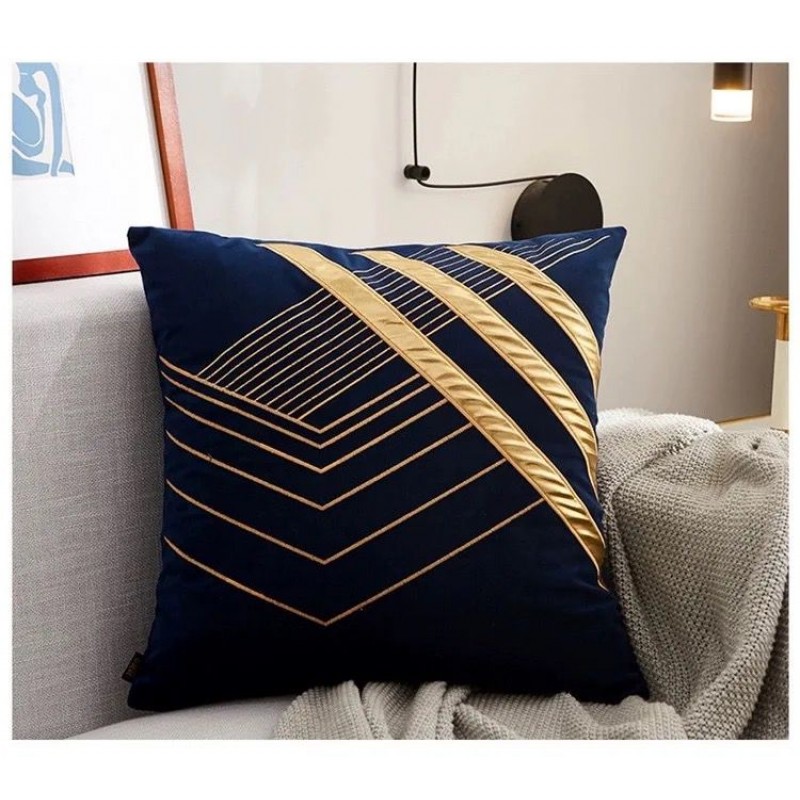 LÜX DEKORAFİT DERİ & NAKIŞLI KADİFE 45X45 KIRLENT KILIFI LÜX DEKORAFİT DERİ & NAKIŞLI KADİFE 45X45 KIRLENT KILIFI
