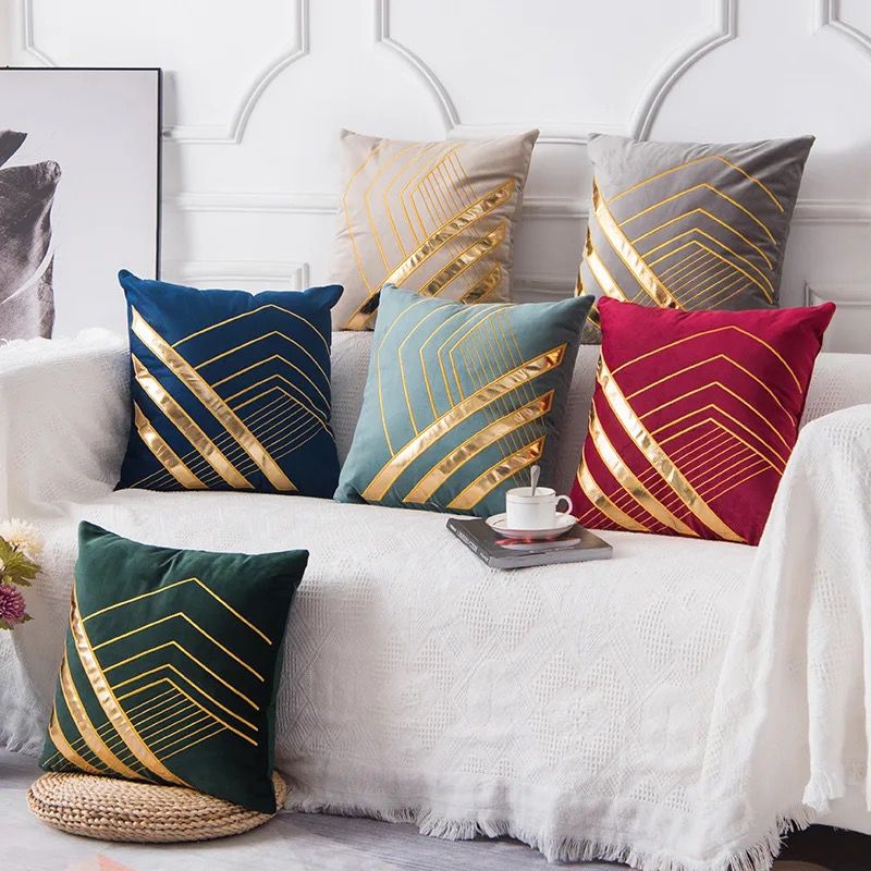 LÜX DEKORAFİT DERİ & NAKIŞLI KADİFE 45X45 KIRLENT KILIFI LÜX DEKORAFİT DERİ & NAKIŞLI KADİFE 45X45 KIRLENT KILIFI